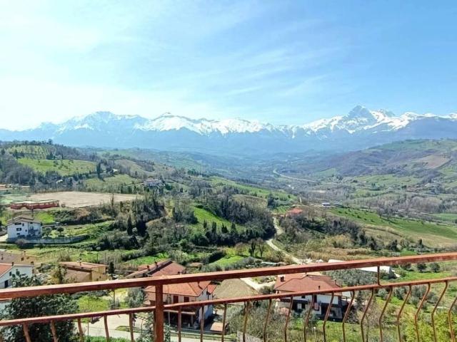 Appartamento in vendita a Basciano, Abruzzo