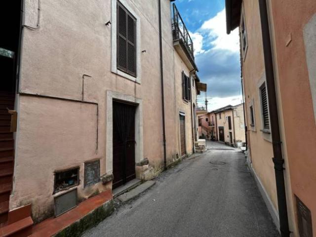 Appartamento in vendita a Bassano In Teverina, Lazio