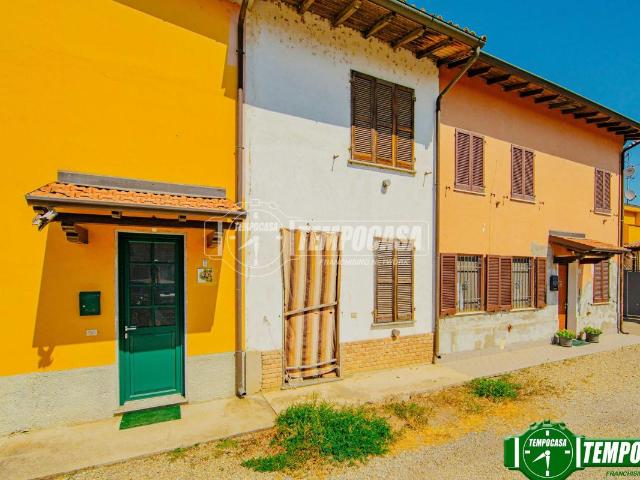 Villa Indipendente in vendita a Bastida Pancarana, Lombardia
