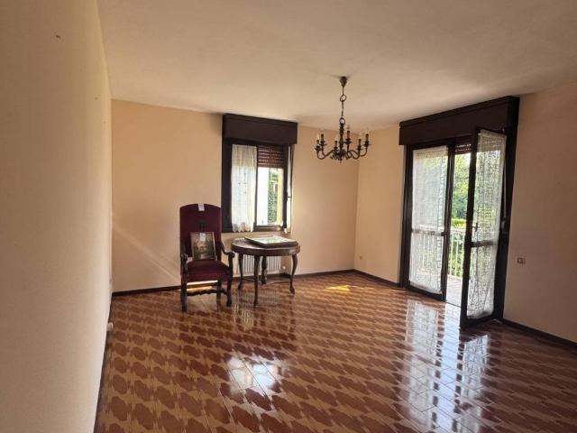 Appartamento in vendita a Bellano, Lombardia
