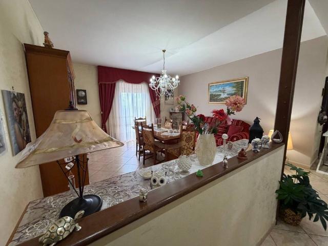Appartamento in vendita a Villaggio Le Ginestre, Belpasso