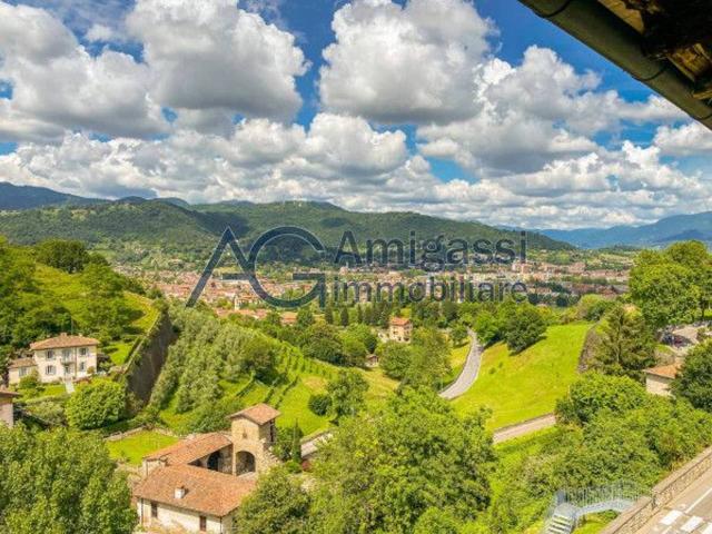 Appartamento in vendita a Città Alta, Bergamo