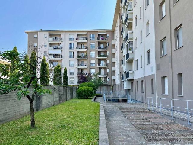 Appartamento in vendita a Bergamo, Lombardia