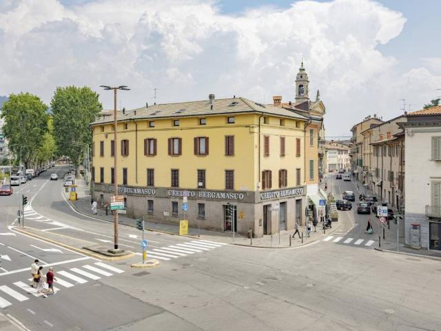 Appartamento in vendita a Bergamo, Lombardia