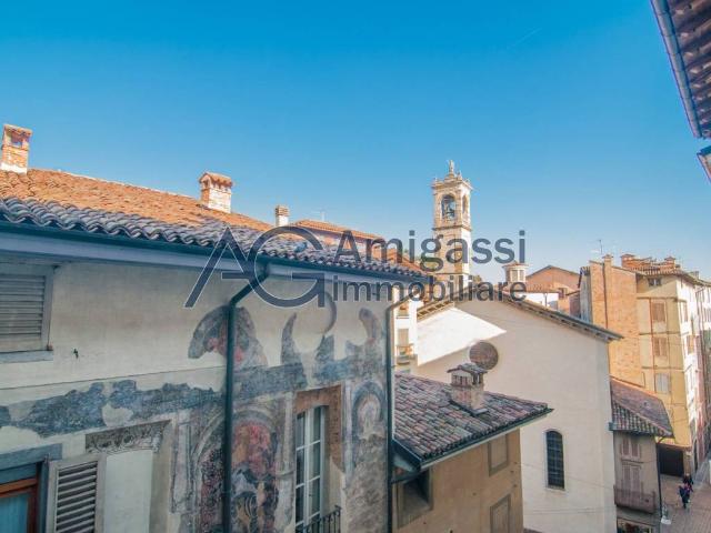 Appartamento in vendita a Città Alta, Bergamo