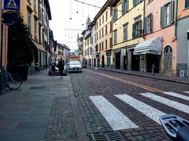 Appartamento in vendita a Bergamo, Lombardia