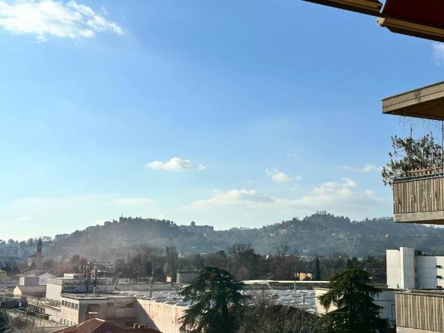 Appartamento in vendita a Bergamo, Lombardia
