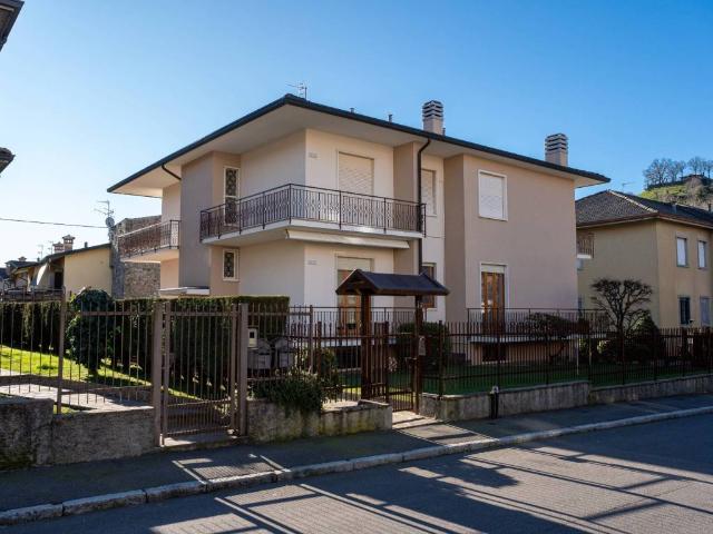 Villa Indipendente in vendita a Gallina, Bergamo