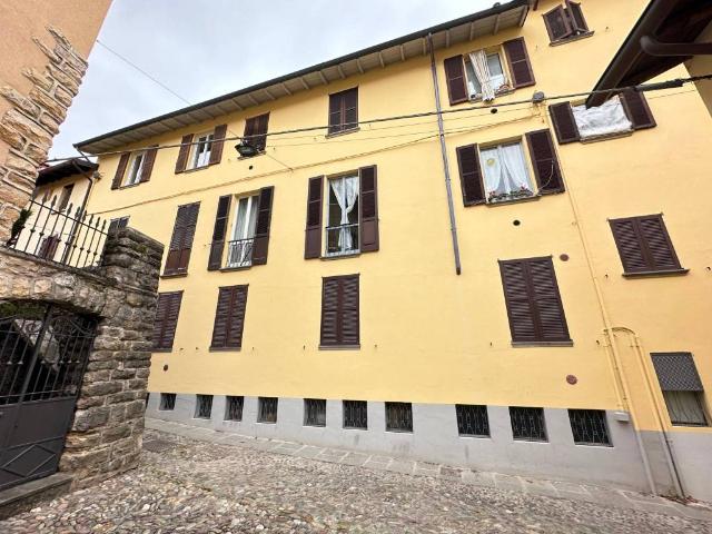 Appartamento in vendita a Bergamo, Lombardia