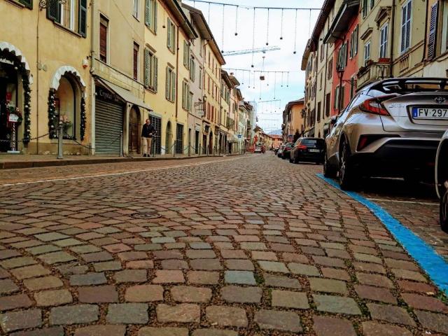 Appartamento in vendita a Bergamo, Lombardia