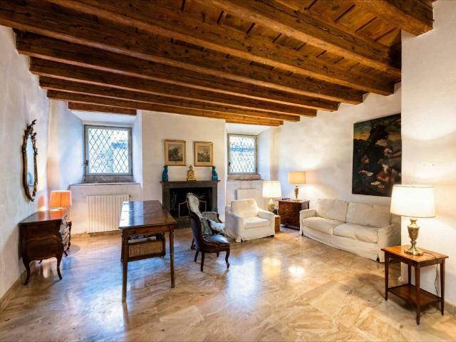 Appartamento in vendita a Città Alta, Bergamo