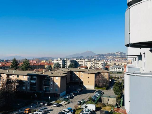 Appartamento in vendita a Bergamo, Lombardia