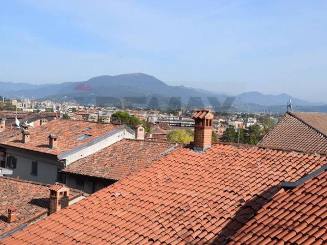 Appartamento in vendita a Bergamo, Lombardia