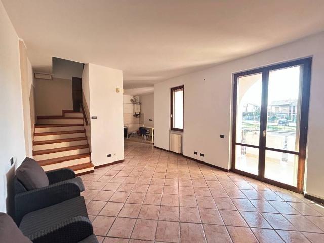 Appartamento in vendita a Bernareggio, Lombardia