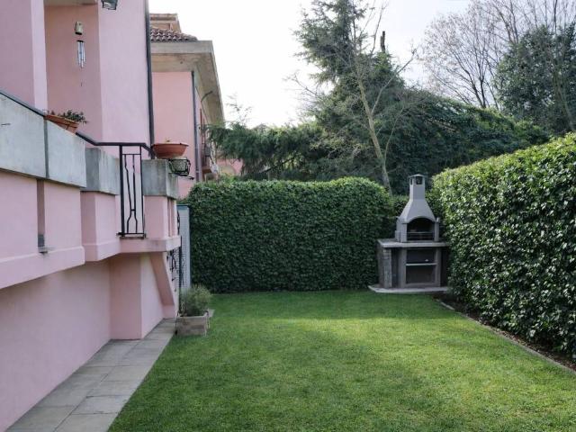 Appartamento in vendita a Bernareggio, Lombardia
