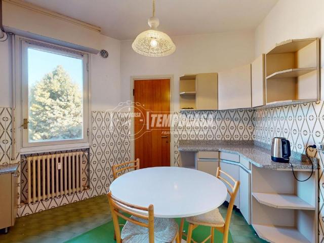 Appartamento in vendita a Besana In Brianza, Lombardia