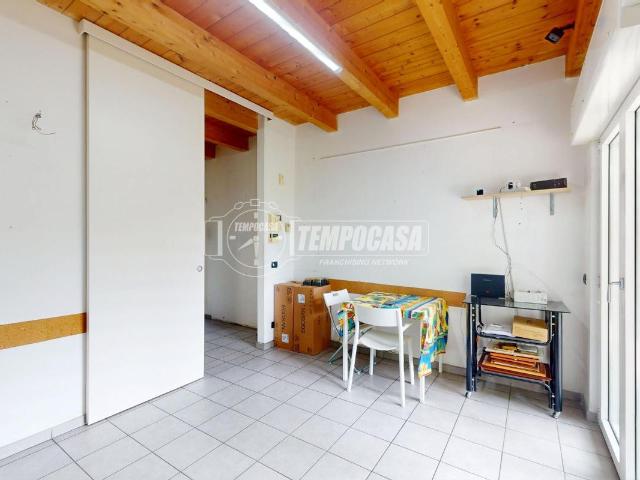 Appartamento in vendita a Montesiro, Besana In Brianza