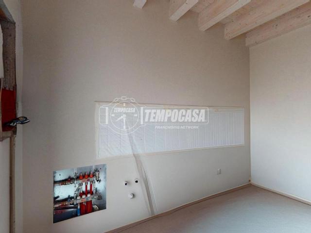 Appartamento in vendita a Besana In Brianza, Lombardia