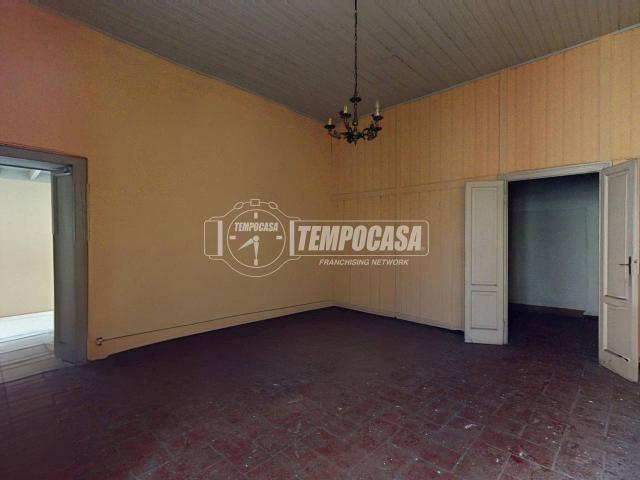 Appartamento in vendita a Besana In Brianza, Lombardia