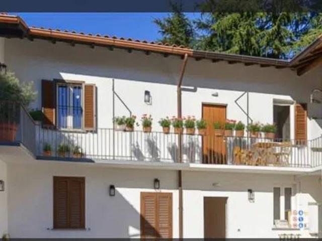 Appartamento in vendita a Besana In Brianza, Lombardia