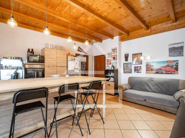 Appartamento in vendita a Besana In Brianza, Lombardia