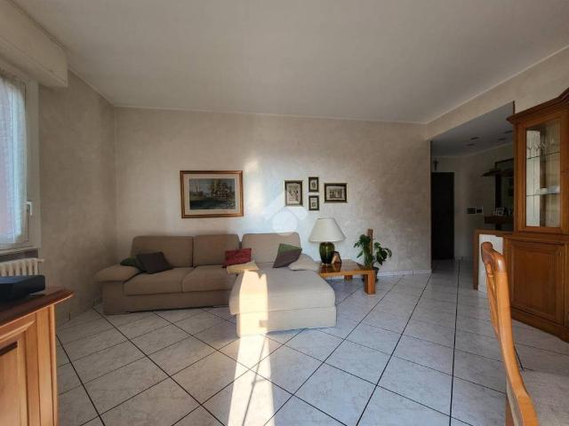 Appartamento in vendita a Besana In Brianza, Lombardia