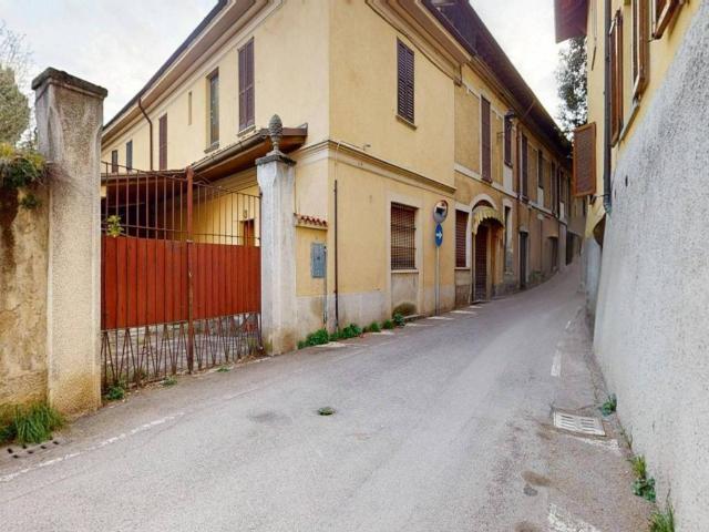 Appartamento in vendita a Besana In Brianza, Lombardia