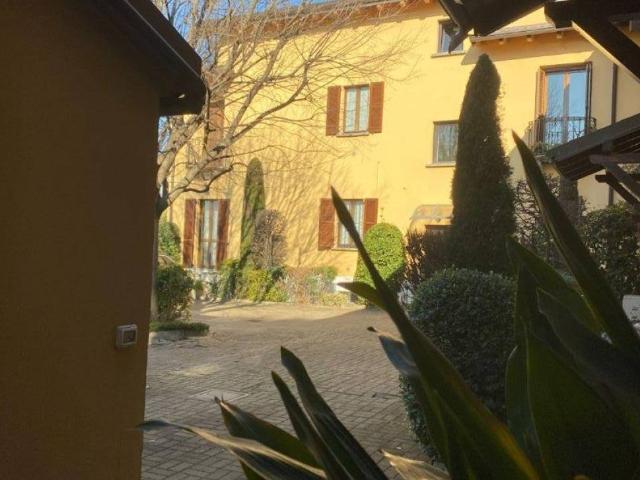 Appartamento in vendita a Besana In Brianza, Lombardia