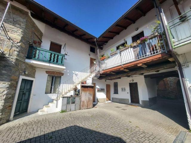 Rustico in vendita a Montesiro, Besana In Brianza