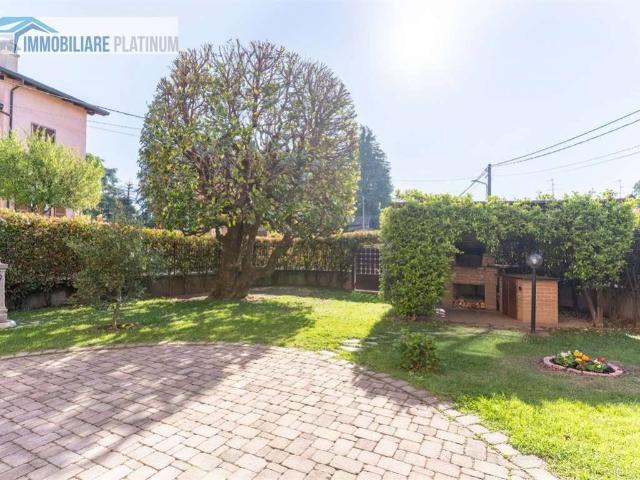 Appartamento in vendita a Besana In Brianza, Lombardia