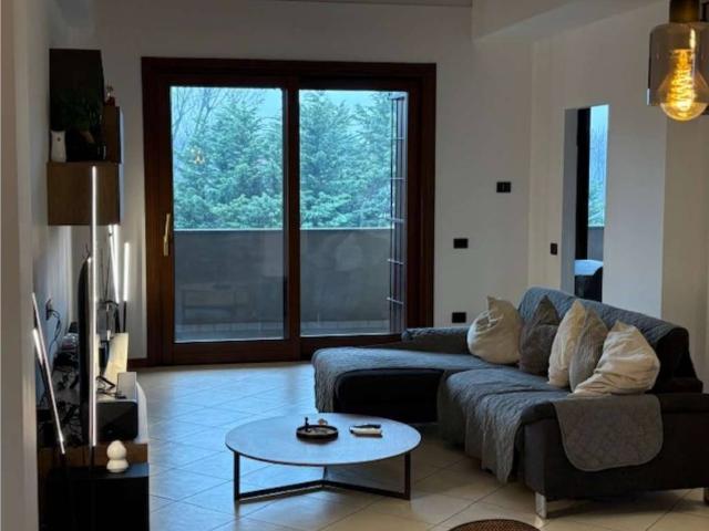 Appartamento in vendita a Besana In Brianza, Lombardia