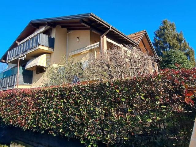 Appartamento in vendita a Besnate, Lombardia