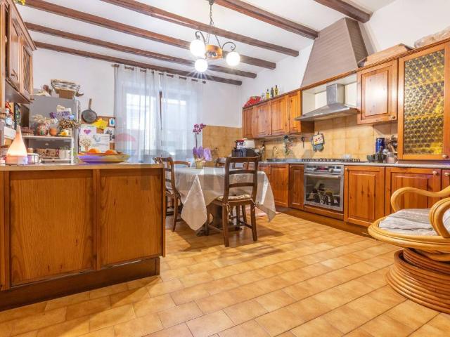 Appartamento in vendita a Besozzo, Lombardia