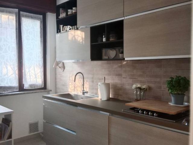 Appartamento in vendita a Biandronno, Lombardia