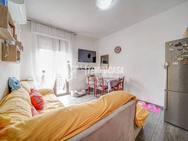 Appartamento in vendita a Biandronno, Lombardia