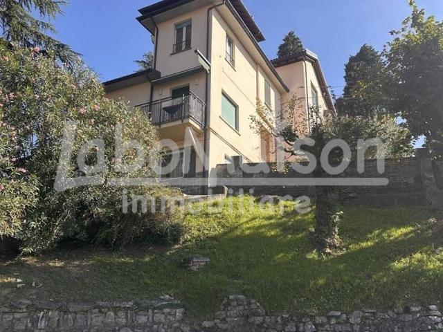 Appartamento in vendita a Biandronno, Varese