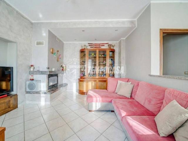 Appartamento in vendita a Biandronno, Lombardia