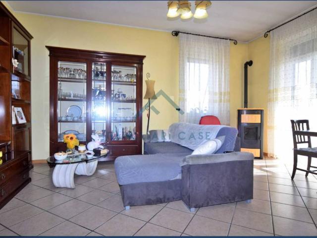 Appartamento in vendita a Biandronno, Lombardia
