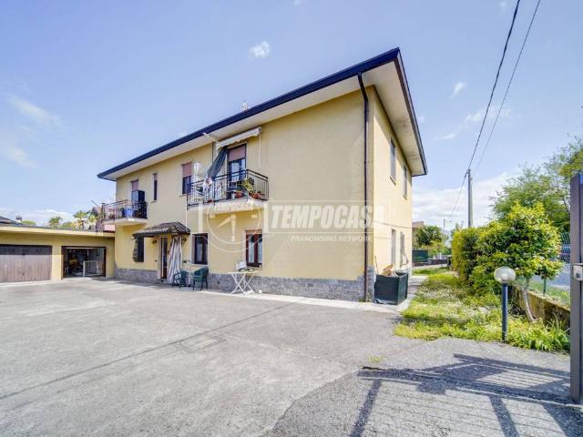 Appartamento in vendita a Biandronno, Lombardia