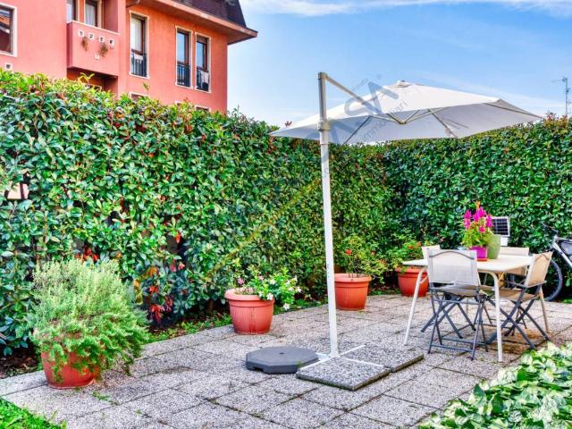 Appartamento in vendita a Biassono, Lombardia