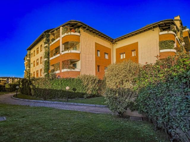Appartamento in vendita a Biassono, Lombardia