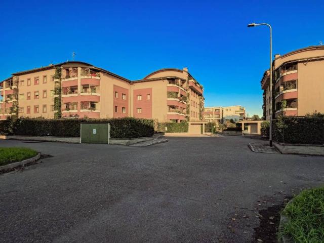 Appartamento in vendita a Biassono, Lombardia