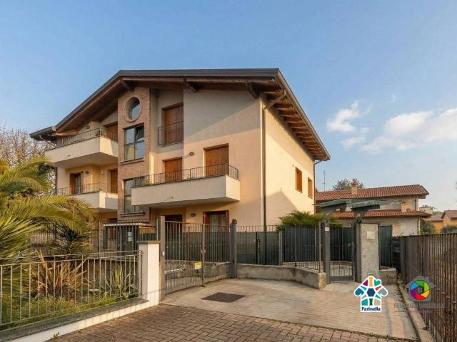 Appartamento in vendita a Biassono, Lombardia