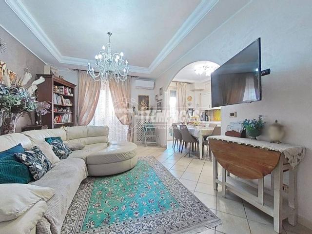 Appartamento in vendita a Biassono, Lombardia