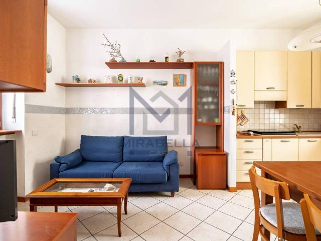 Appartamento in vendita a Biassono, Lombardia