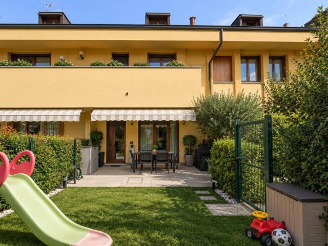 Appartamento in vendita a Biassono, Monza e della Brianza