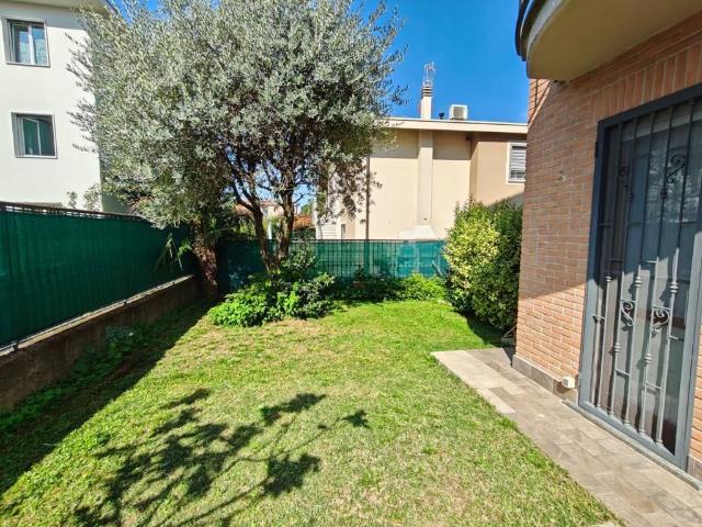 Appartamento in vendita a Biassono, Monza e della Brianza