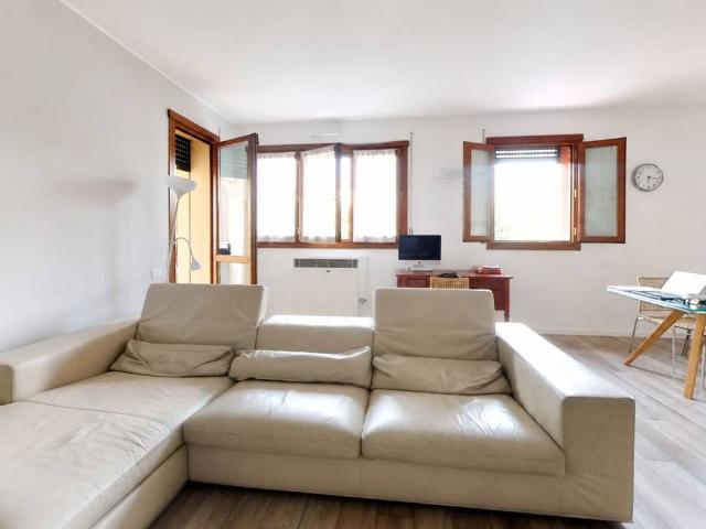 Appartamento in vendita a Biassono, Lombardia