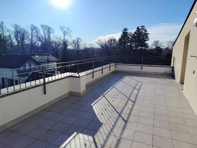 Appartamento in vendita a Biassono, Lombardia