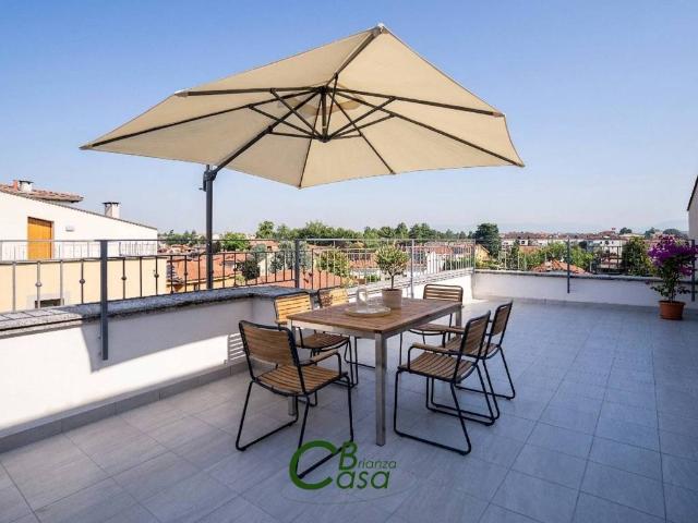 Appartamento in vendita a Biassono, Lombardia